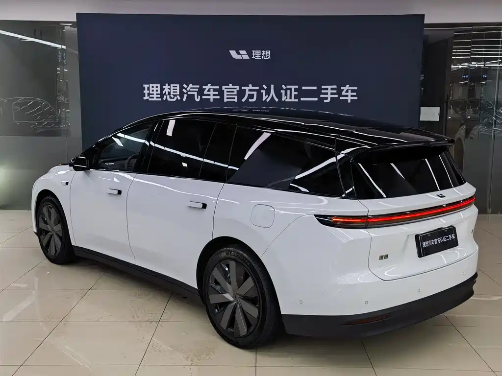 Li Auto i8 2025 — фото 8