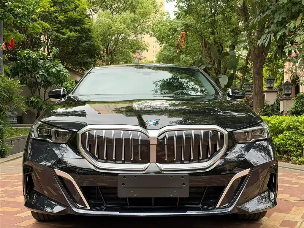BMW 5 Series 2025
