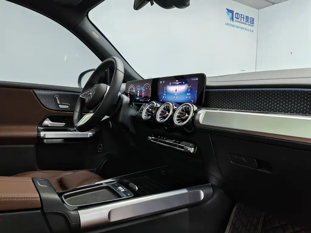 Mercedes-Benz GLB 2024 — фото 15