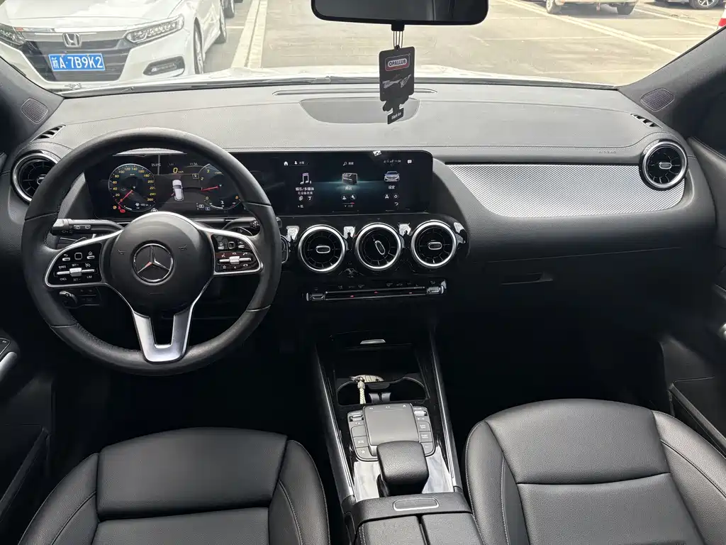 Mercedes-Benz GLA 2023