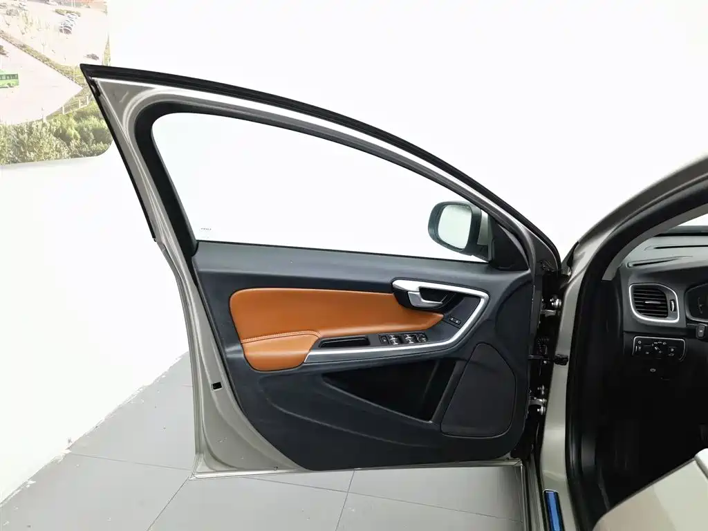 Volvo S60 2015 — фото 8