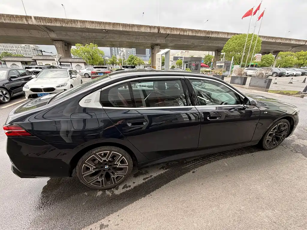 BMW 5 Series 2025