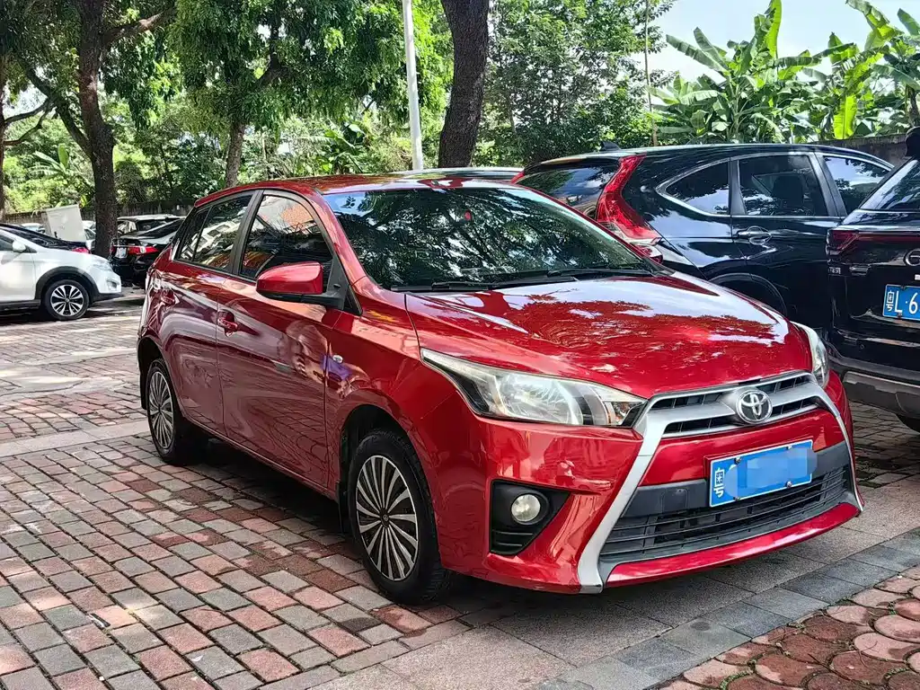 Toyota Yaris L 2015 — фото 10