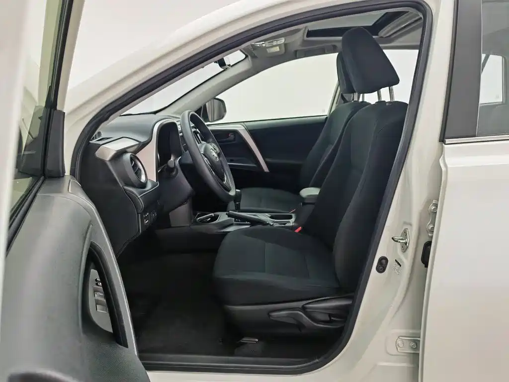 Toyota RAV4 2019 — фото 10
