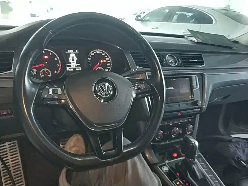 Volkswagen Passat 2018 — фото 10