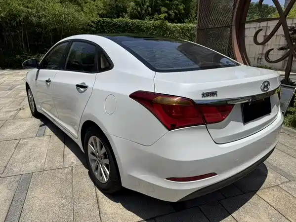 Hyundai Mistra 2014