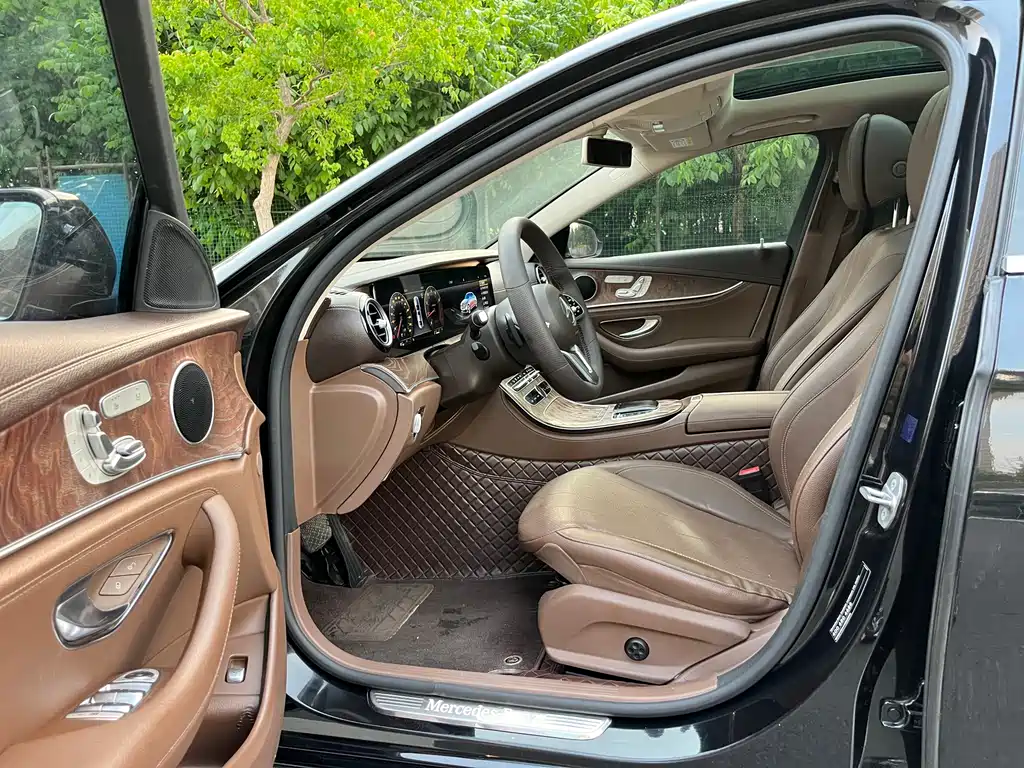 Mercedes-Benz E-Class 2020 — фото 11