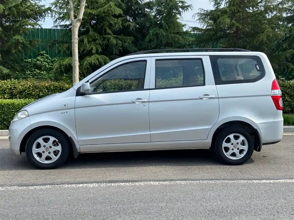Wuling Hongguang 2014 — фото 19