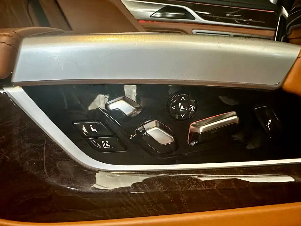 BMW 7 Series 2016 — фото 12