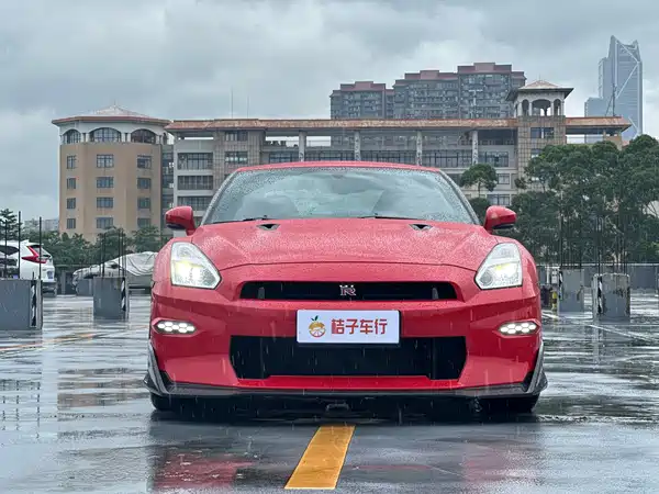 Nissan GT-R 2012
