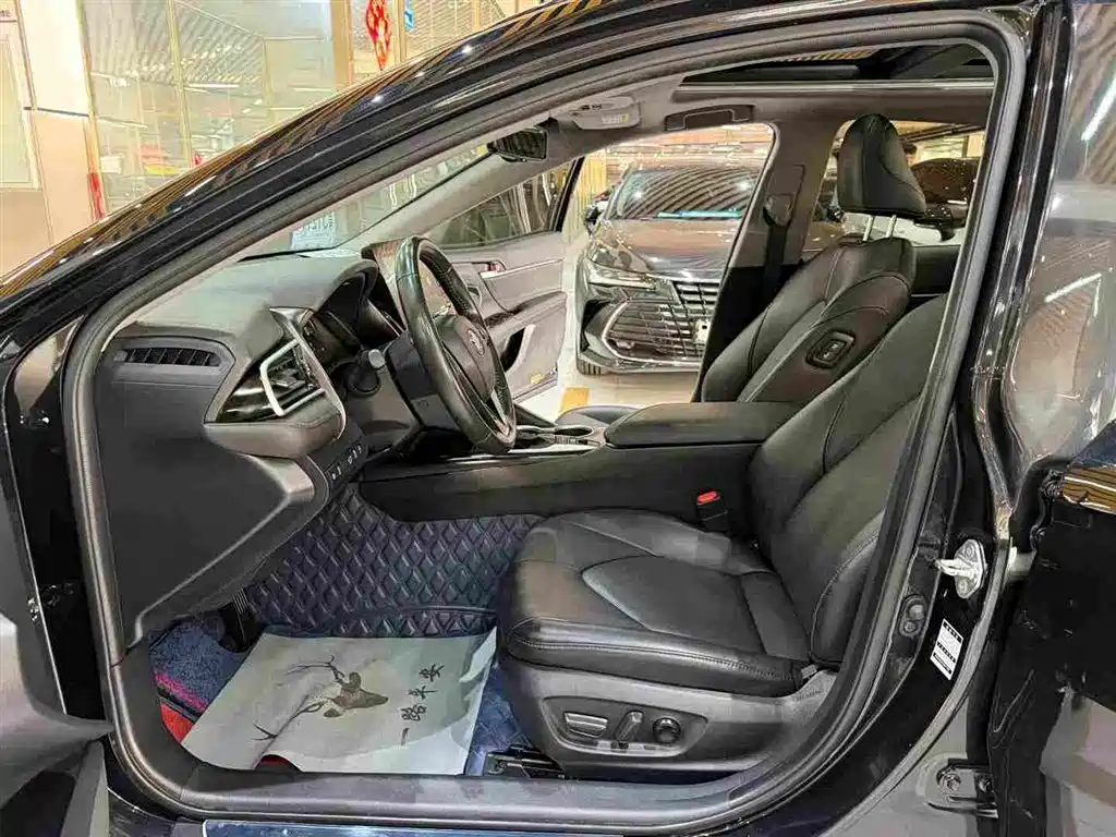 Toyota Camry 2022 — фото 5