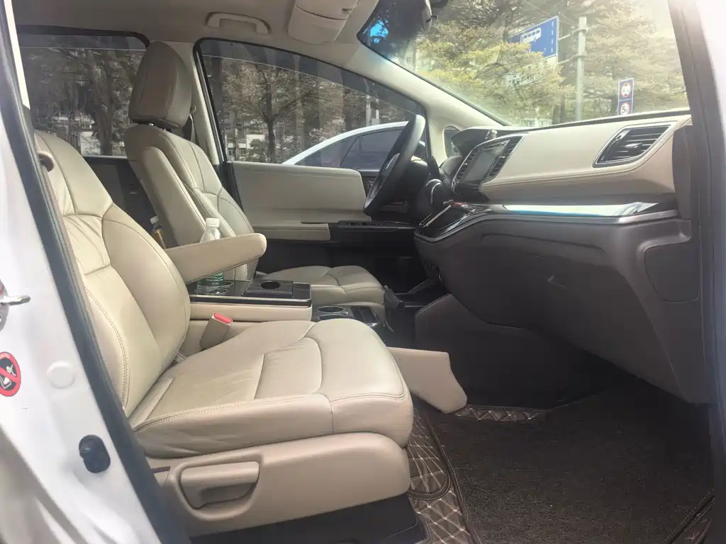 Honda Odyssey 2018 — фото 11