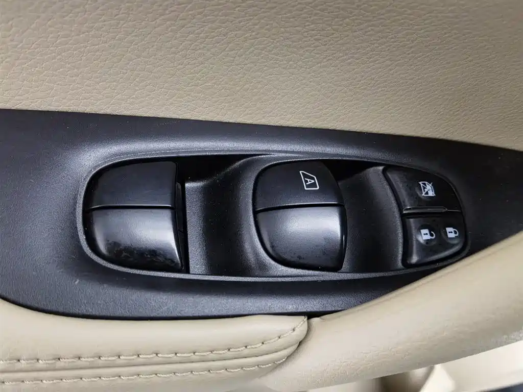 Nissan X-Trail 2015 — фото 9