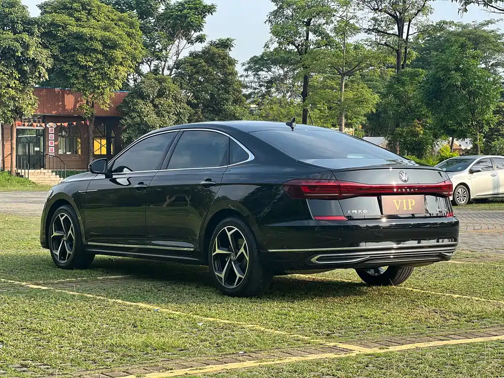 Volkswagen Passat 2023 — фото 16