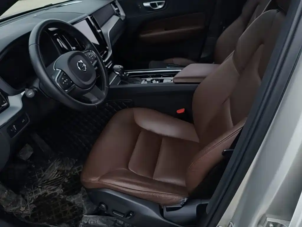 Volvo XC60 2020 — фото 15