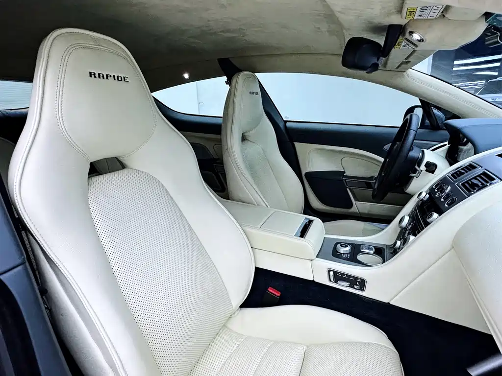 Aston Martin Rapide 2011 — фото 16