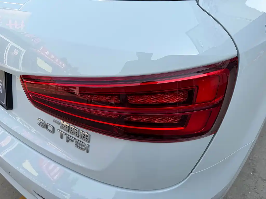 Audi Q3 2017 — фото 30