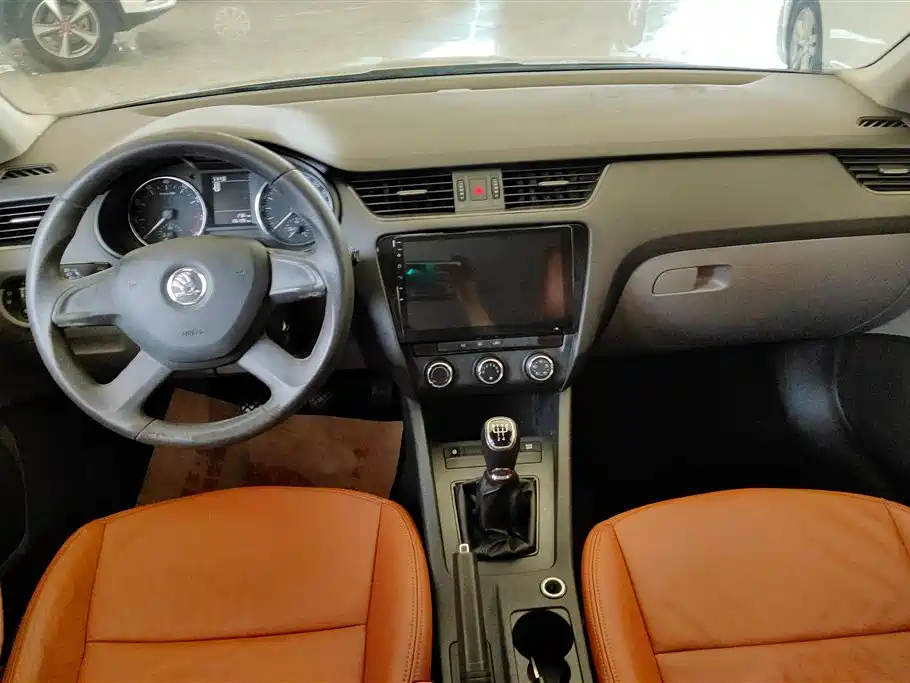 Skoda Octavia 2014 — фото 12