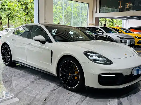 Porsche Panamera 2021