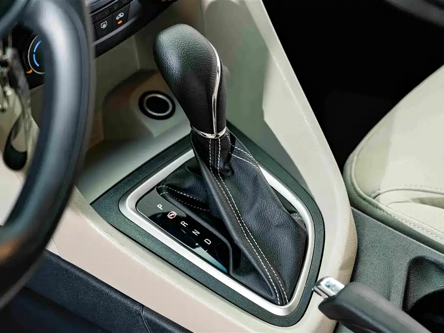 Buick Excelle 2017 — фото 10