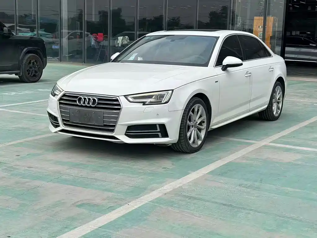 Audi A4L 2018 — фото 1
