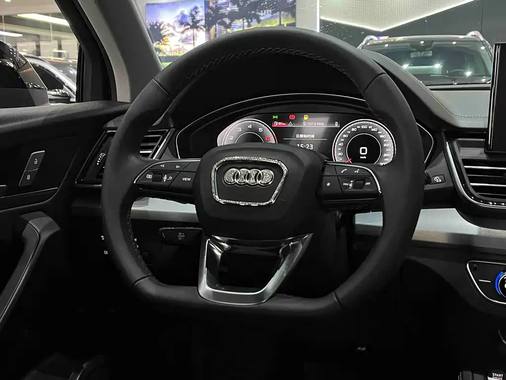 Audi Q5L 2023 — фото 13