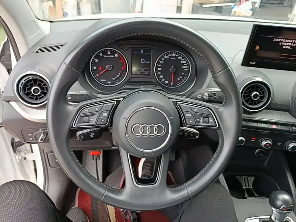 Audi Q2L 2021 — фото 11