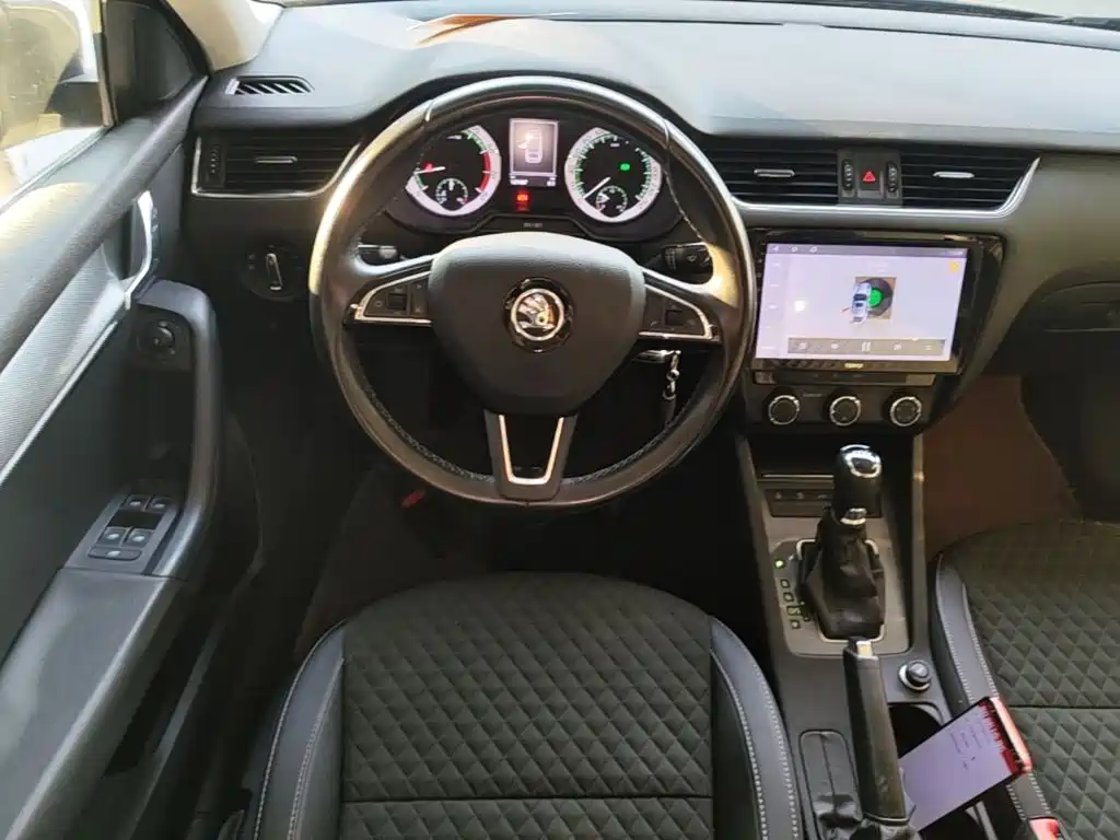 Skoda Octavia 2018 — фото 11