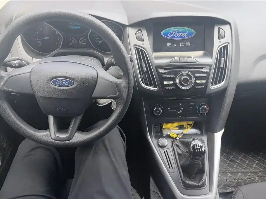 Ford Focus 2018 — фото 12