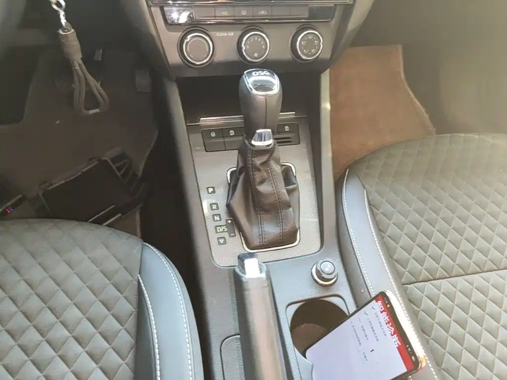 Skoda Octavia 2018 — фото 14