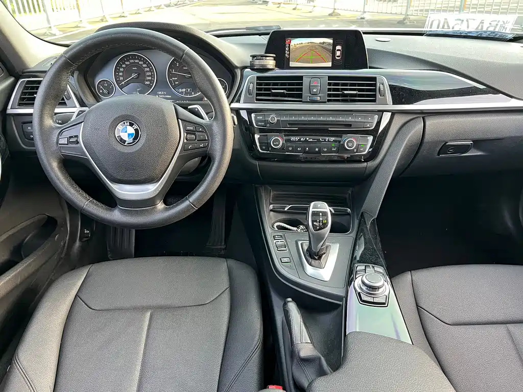 BMW 3 Series 2017 — фото 9