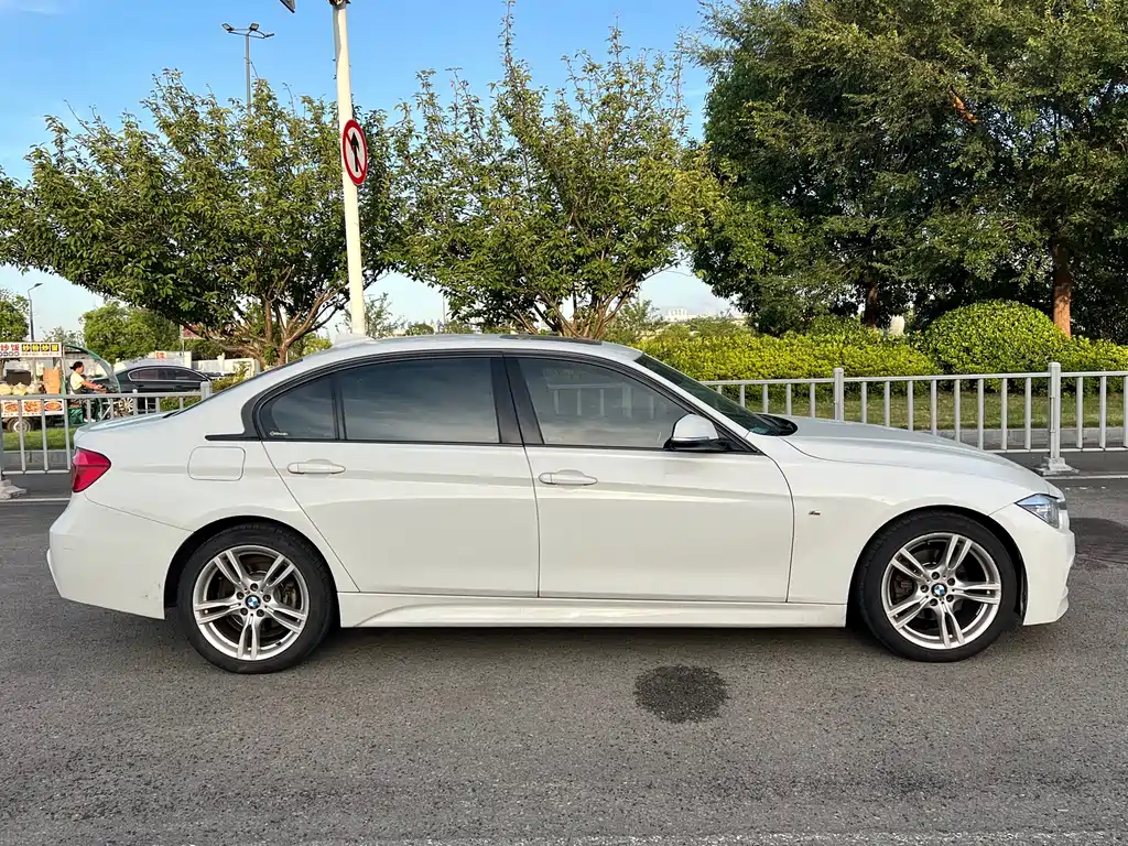 BMW 3 Series 2017 — фото 14