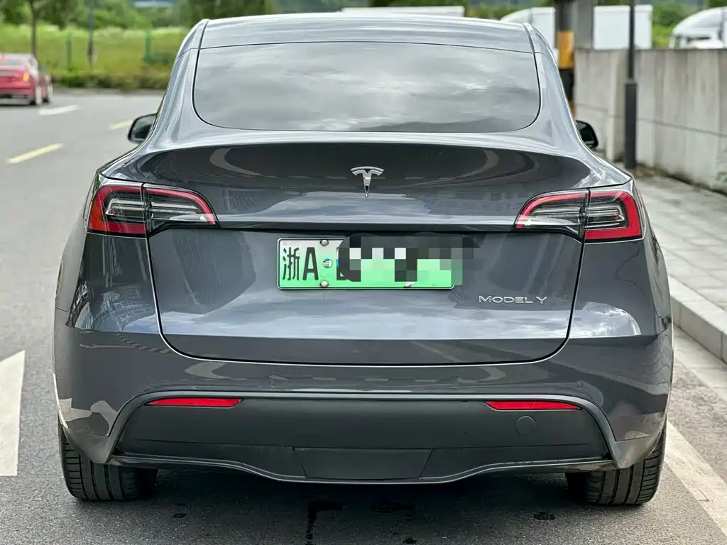 Tesla Model Y 2023 — фото 9