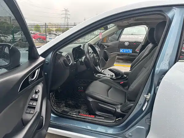 Mazda 3 Axela 2016