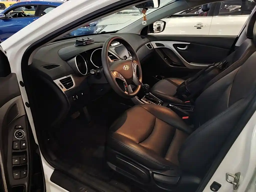 Hyundai Elantra Langdong 2017 — фото 15