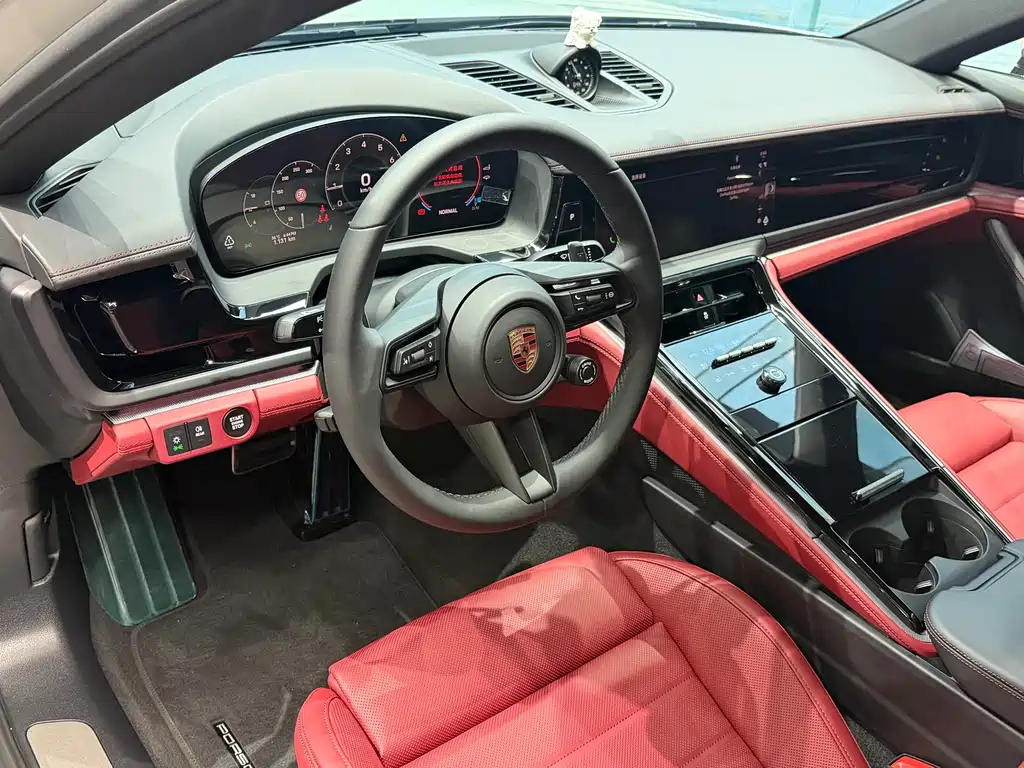 Porsche Panamera 2025