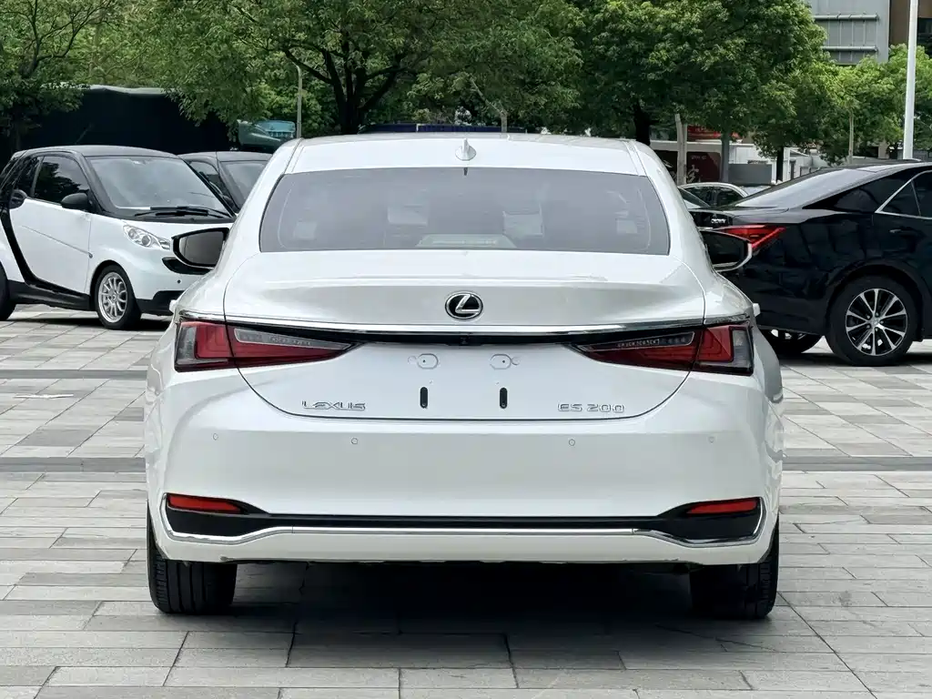 Lexus ES 2022 — фото 4