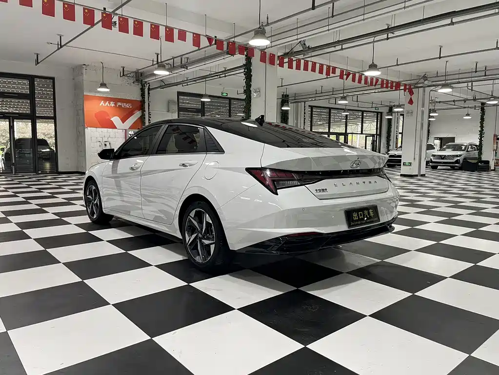 Hyundai Elantra 2022