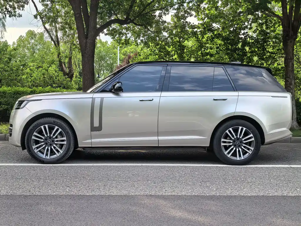 Land Rover Range Rover 2023 — фото 13