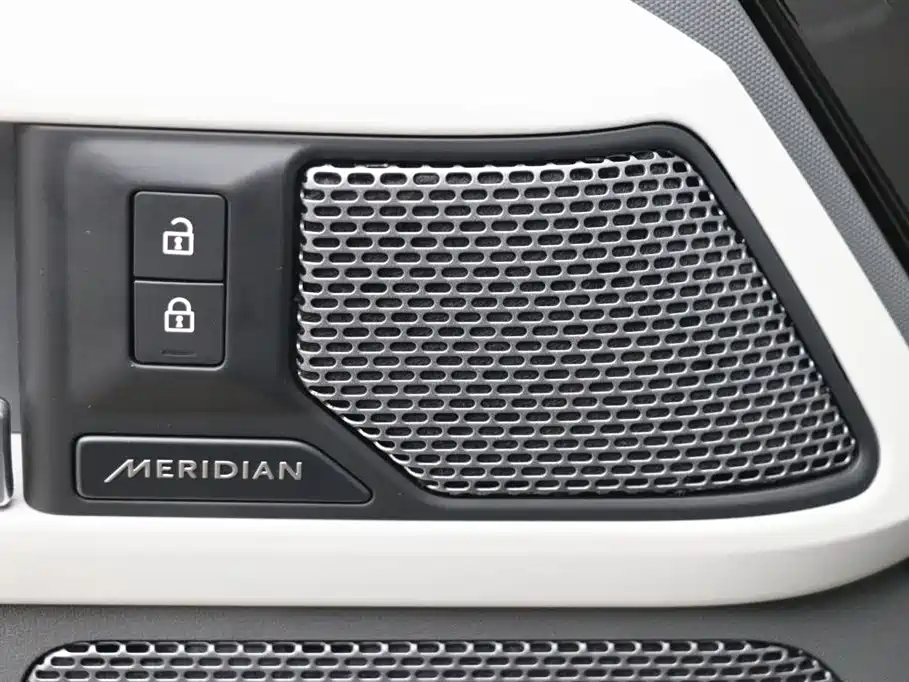 Land Rover Defender 2022 — фото 12
