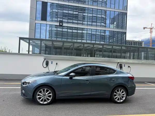 Mazda 3 Axela 2016