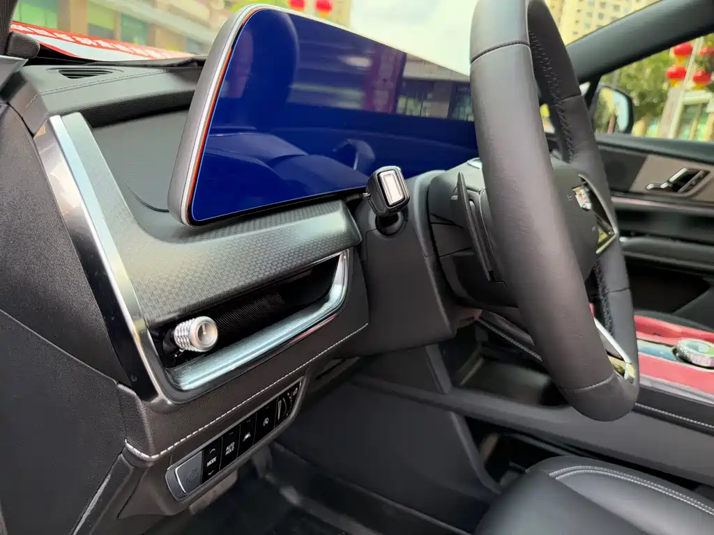 Cadillac XT5 2025 — фото 12