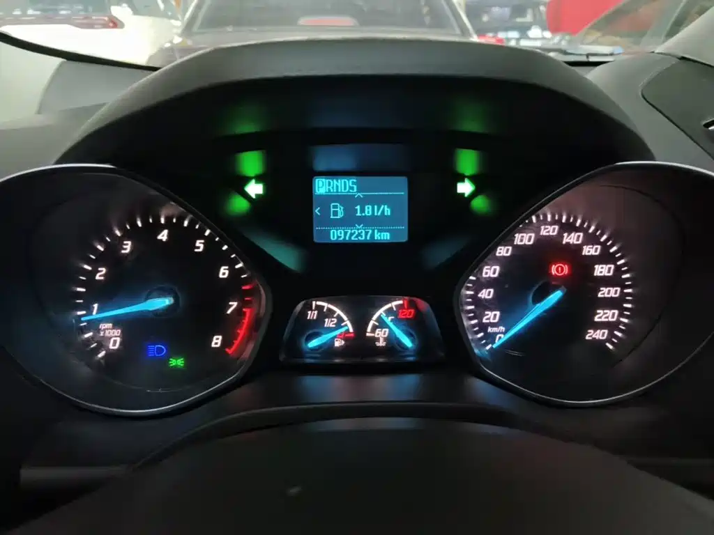 Ford Kuga 2015 — фото 12