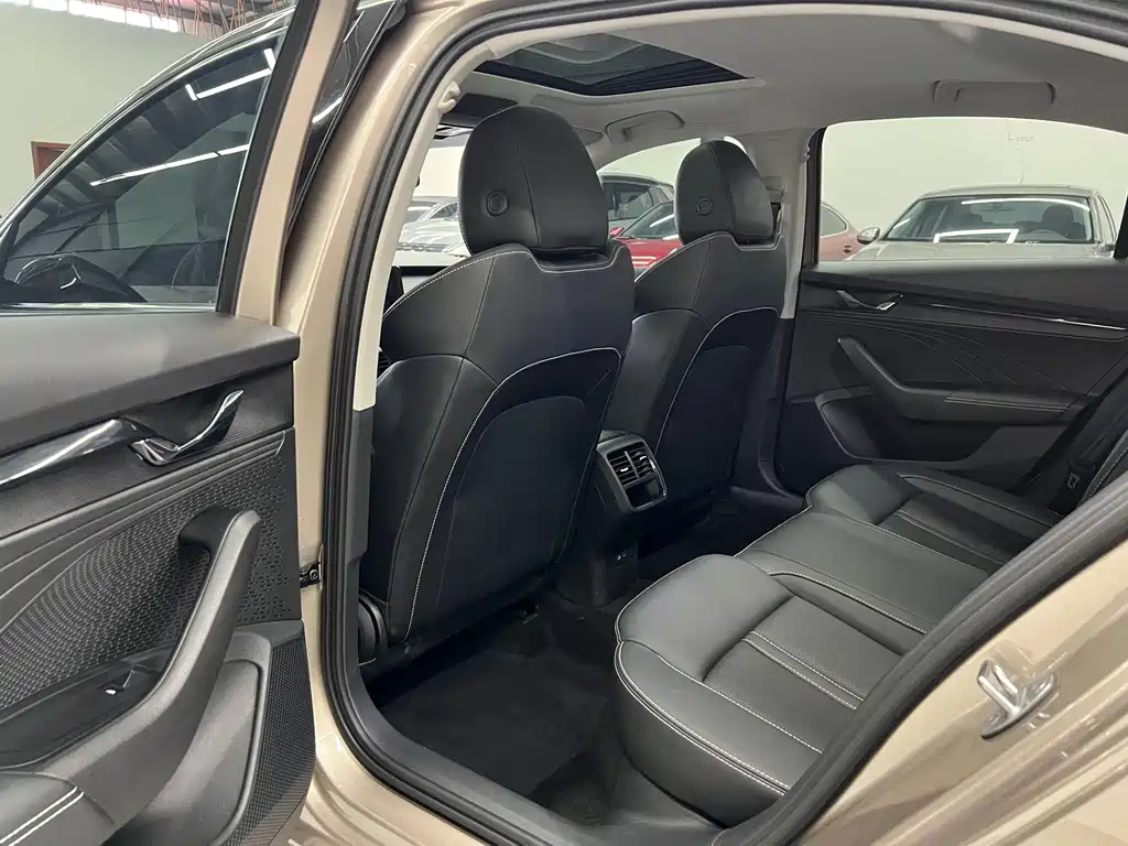 Skoda Octavia 2022 — фото 17