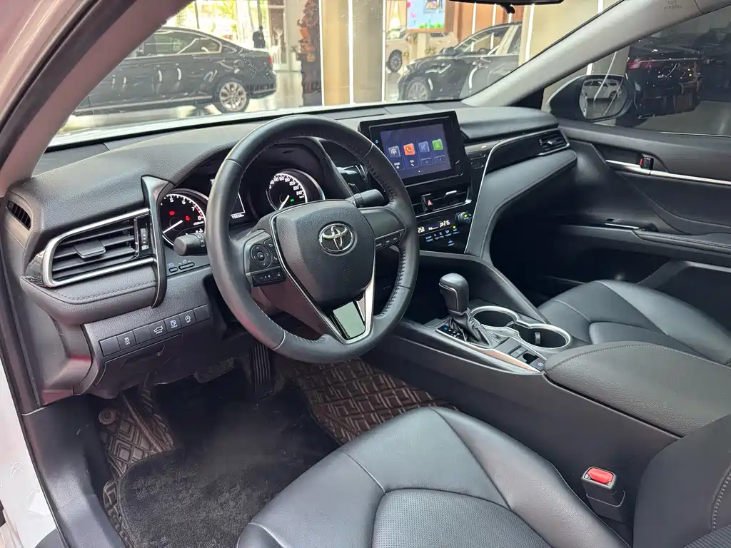 Toyota Camry 2024 — фото 12