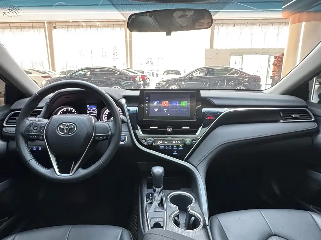 Toyota Camry 2024 — фото 17