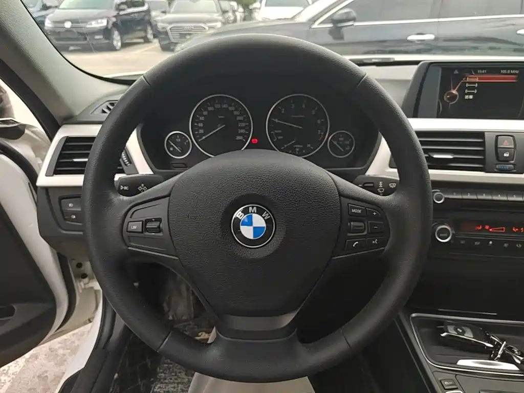 BMW 3 Series 2015 — фото 11