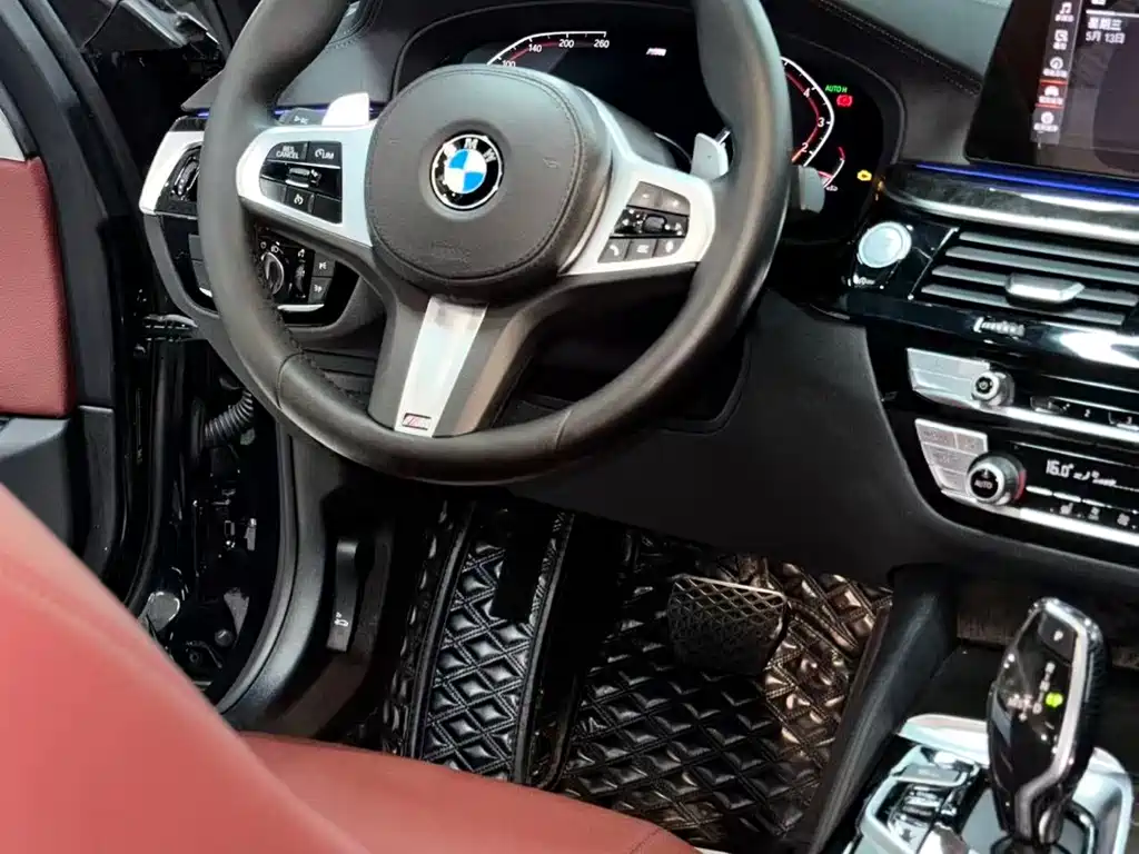 BMW 5 Series 2020 — фото 10