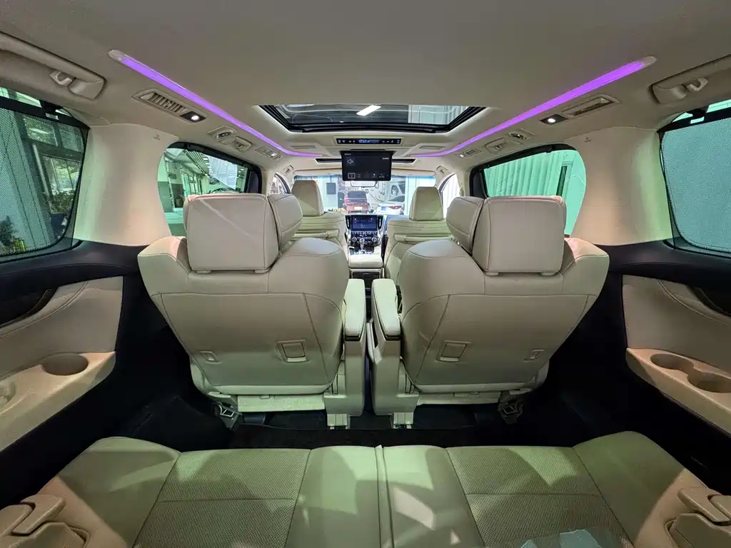 Toyota Alphard 2022 — фото 10
