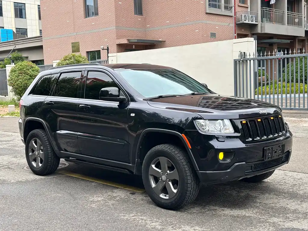 Jeep Grand Cherokee 2012 — фото 3